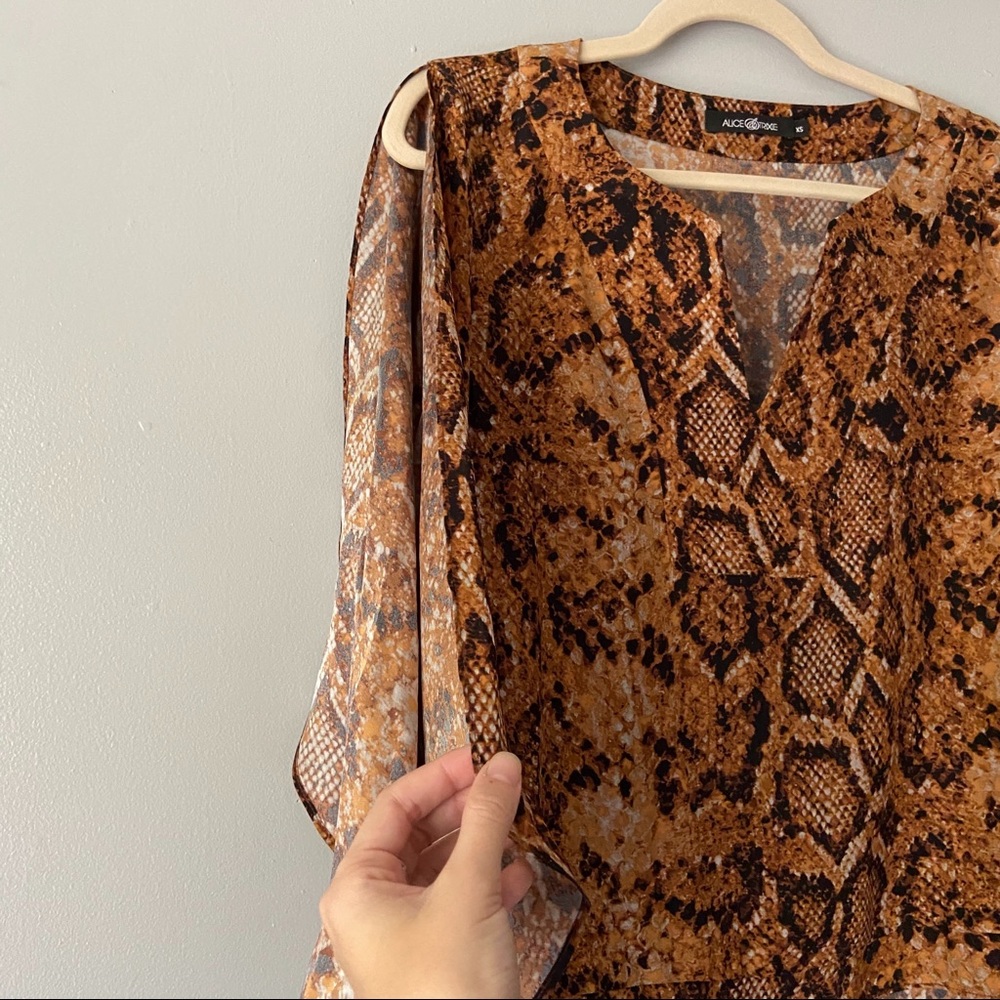 Alice & Trixie Snake Silk Open Sleeve Blouse - XS - Picture 3 of 7